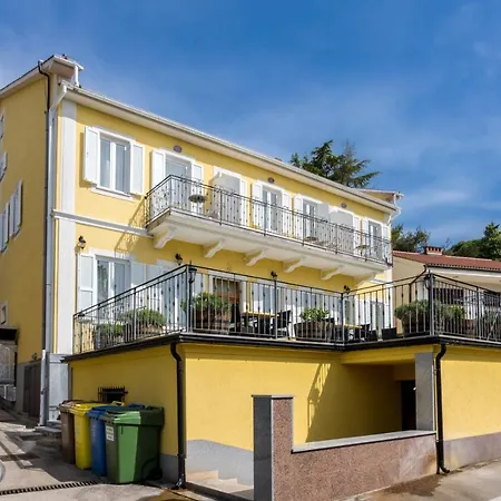 Luxury Frajona Малинска